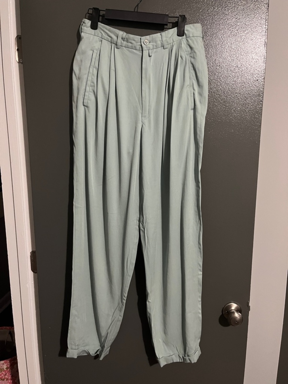 Vintage Buggy Women's Baggy Pleated Chinos in Mint Green
